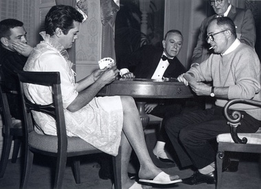 Tony Curtis playing cards with Billy Wilder & George Raft on set 'Some Like It Hot