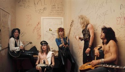 Guns N’ Roses Backstage At Fender's Ballroom